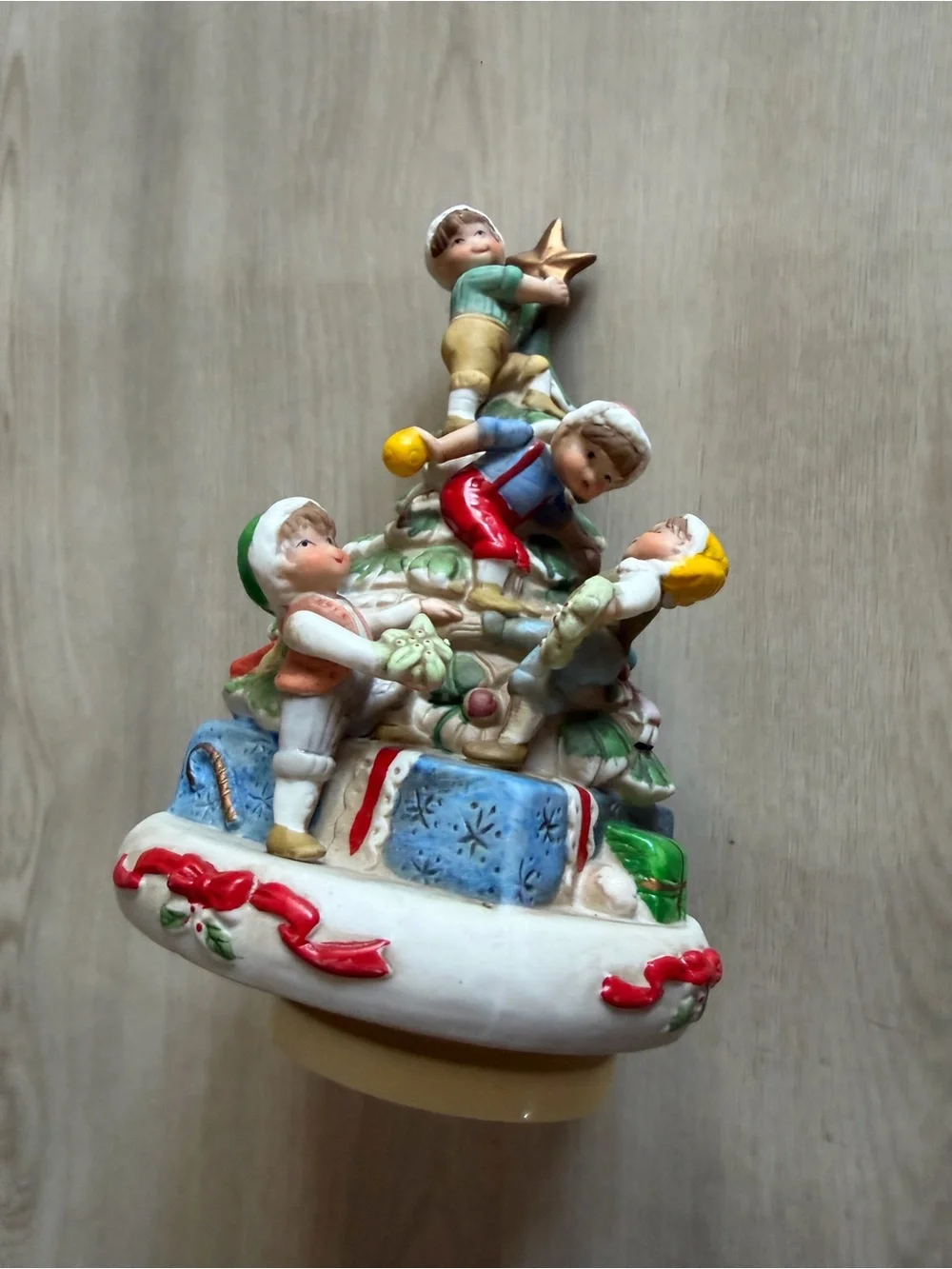 Vintage Rotating Musical Xmas Tree 4 Children “Here Comes Santa Claus”